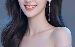 奶头捏得涨大玩弄公交上